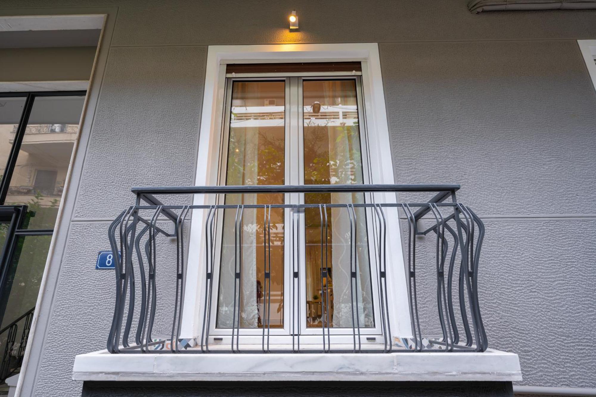 Spacious Modern In Near Metro *