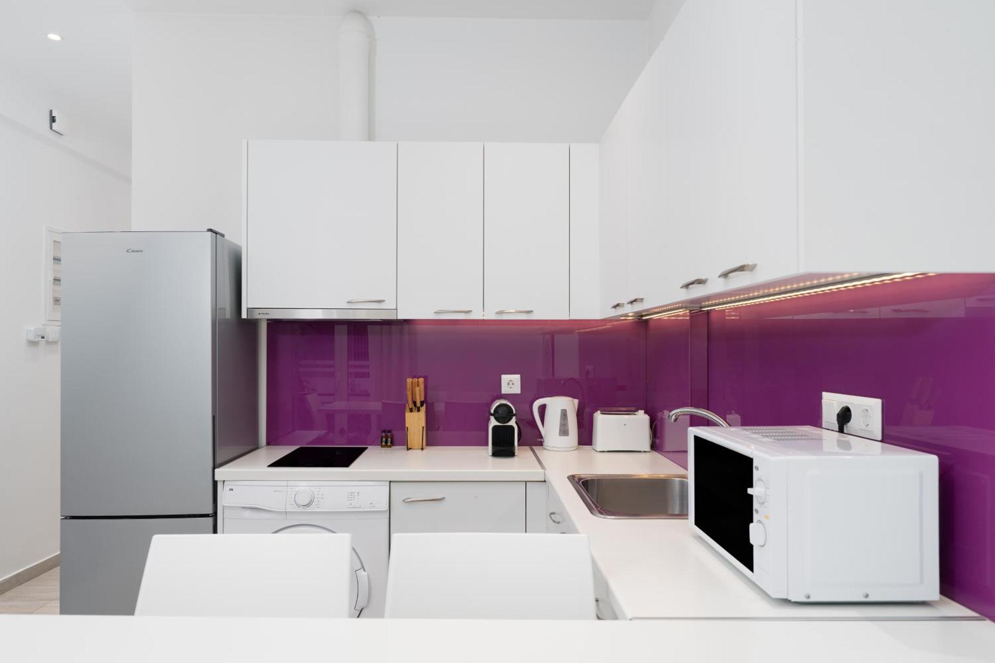 Apartment Spacious Modern In Near Metro *