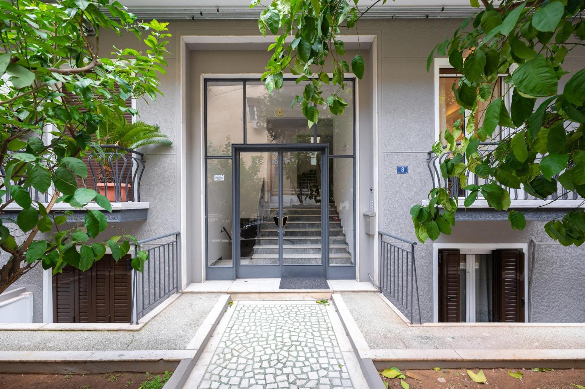 Apartment Spacious Modern In Near Metro Athens