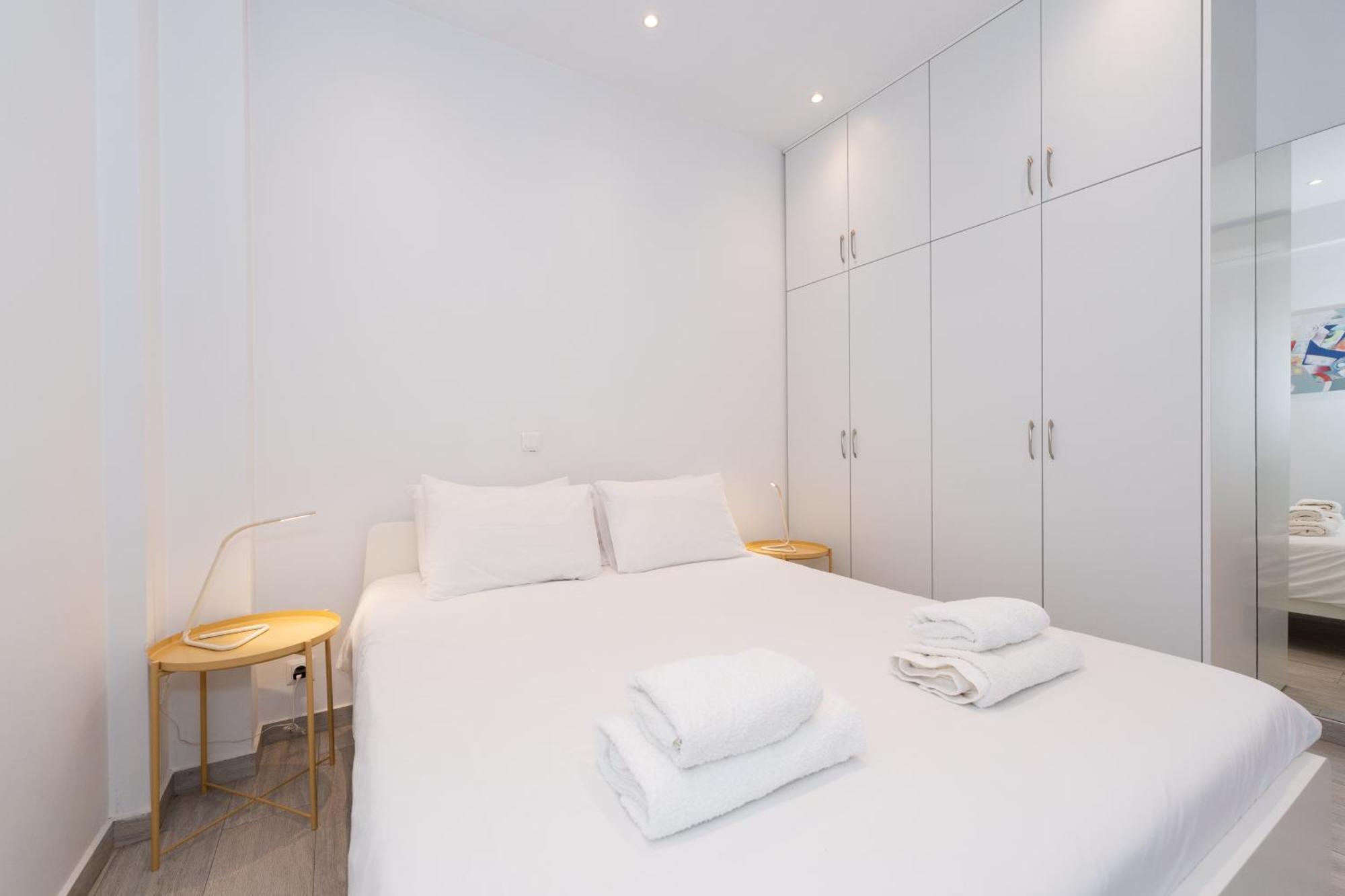 Spacious Modern In Near Metro Apartment Athens