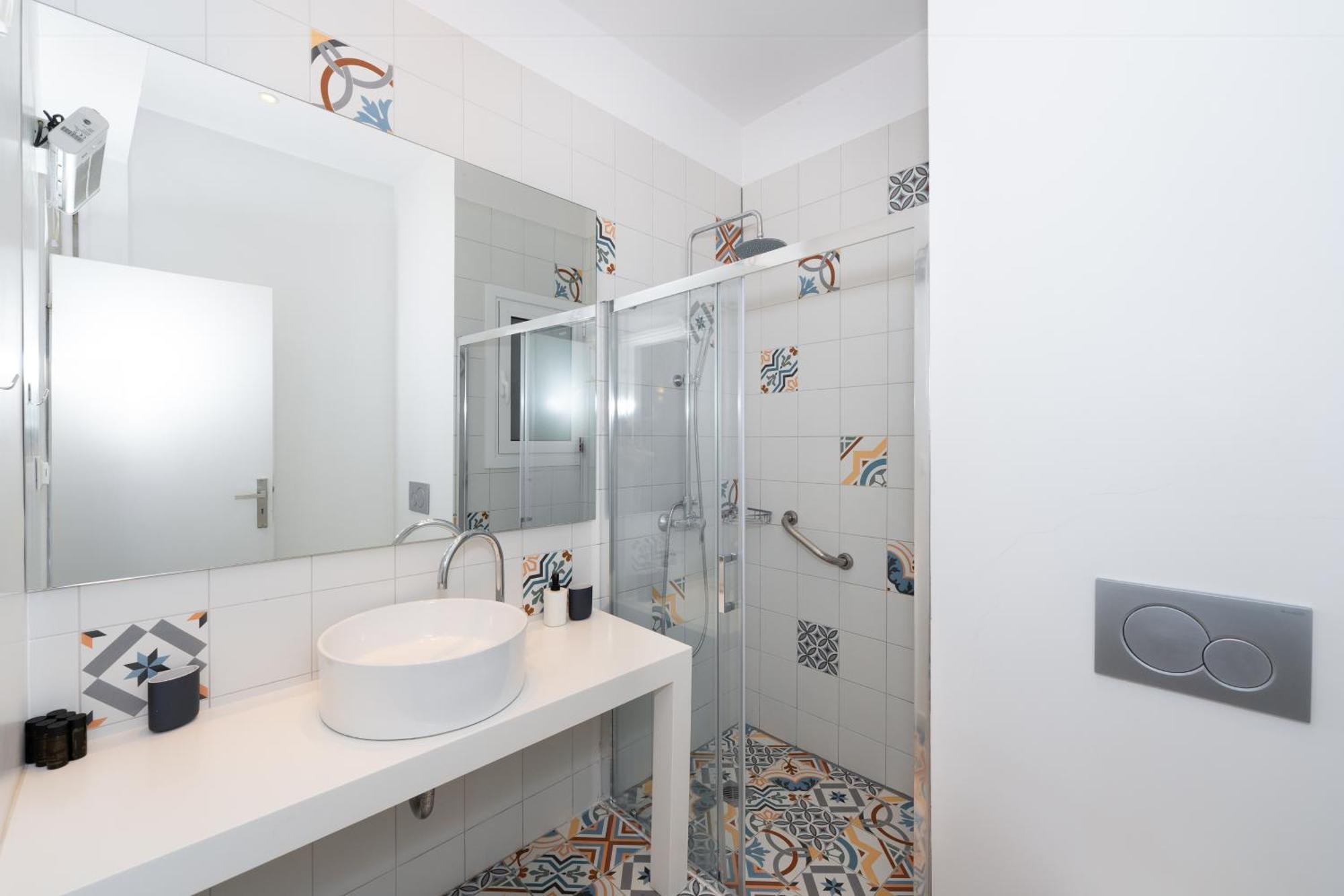 Spacious Modern In Near Metro *